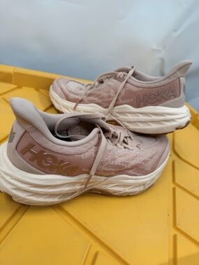 Hoka Women's Pink Running Shoes - Lightweight Cushioning women’s size 9